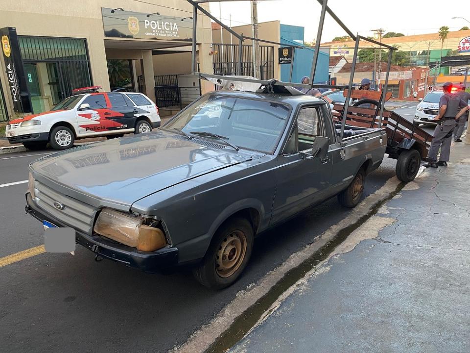 Foto 5 de 6 — Confusão familiar em Araraquara termina com apreensão de veículo, faca, barra de ferro e facão